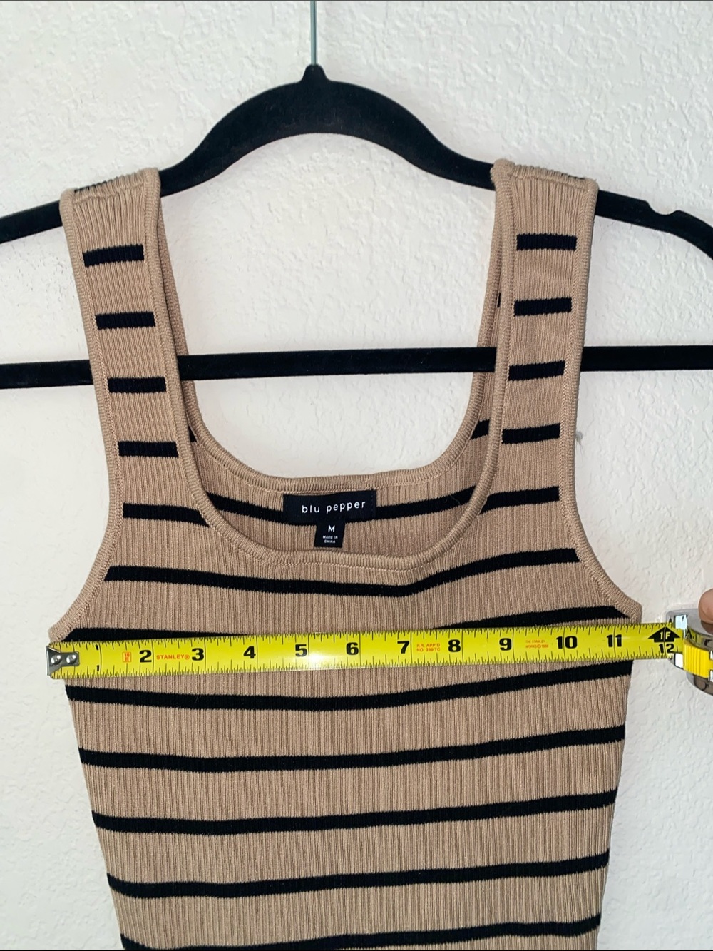 💋Adorable Striped Ribbed Cropped top! - Picture 5 of 7